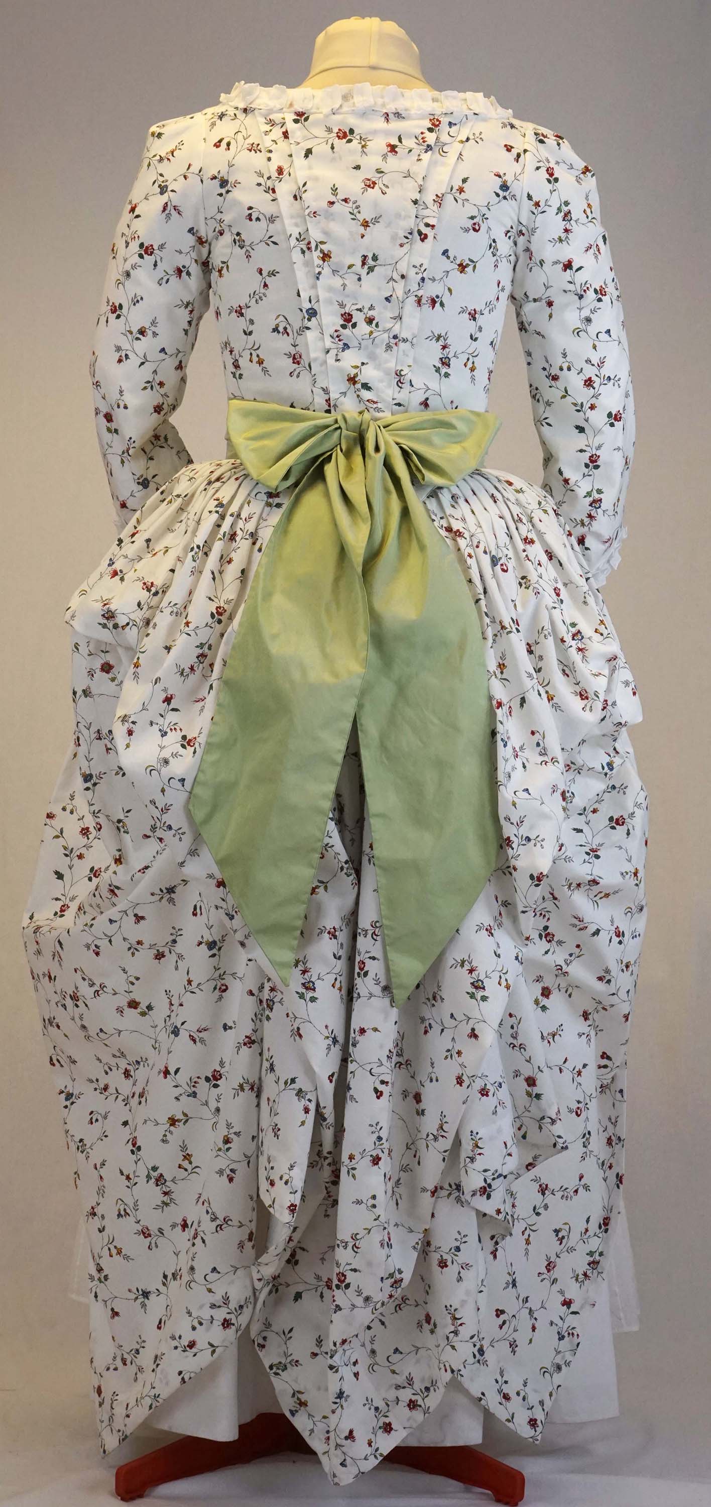 #0519 Robe a la Anglaise 1770-90 incl. two different sleeves, cutaway front and bum roll Size US 8-30 (EU 34-56) Printed Pattern
