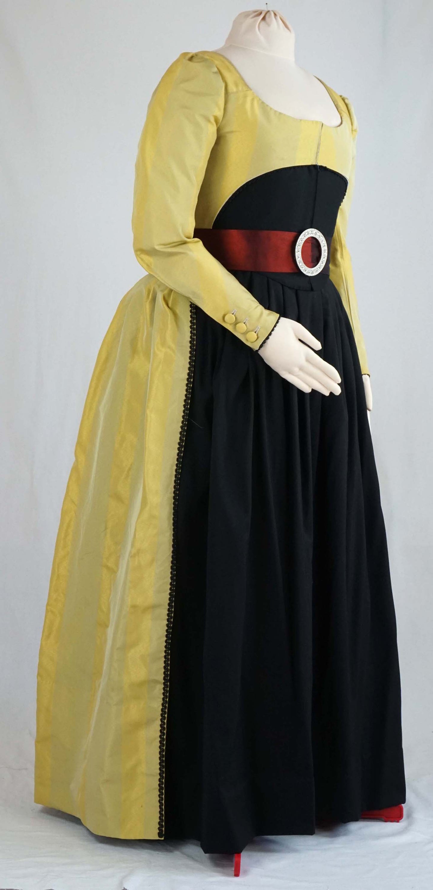 #0519 Robe a la Anglaise 1770-90 incl. two different sleeves, cutaway front and bum roll Size US 8-30 (EU 34-56) Printed Pattern