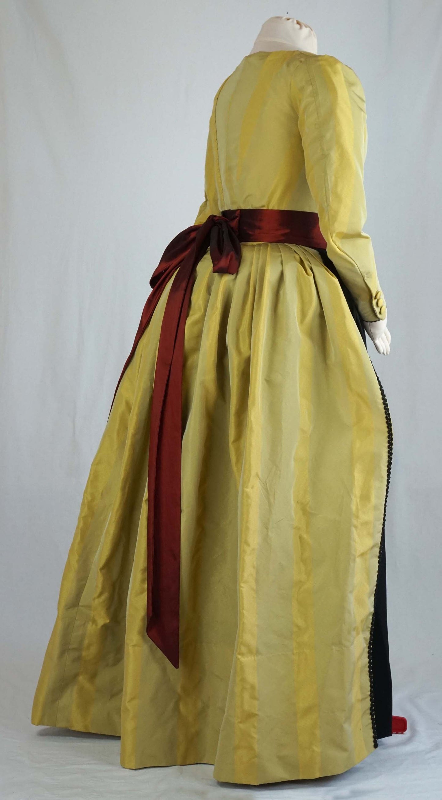 #0519 Robe a la Anglaise 1770-90 incl. two different sleeves, cutaway front and bum roll Size US 8-30 (EU 34-56) Printed Pattern
