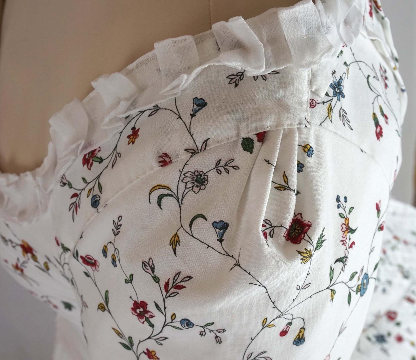 #0519 Robe a la Anglaise 1770-90 incl. two different sleeves, cutaway front and bum roll Size US 8-30 (EU 34-56) Printed Pattern