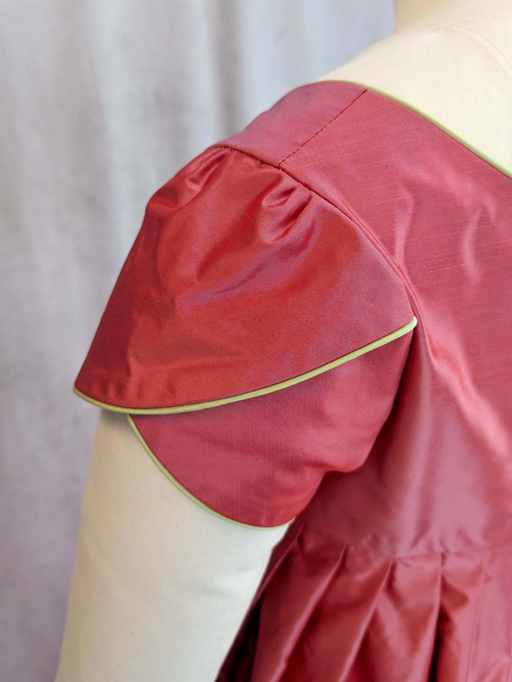 How to sew a tulip sleeve - Photo instructions for beginners (+ Free  pattern) 